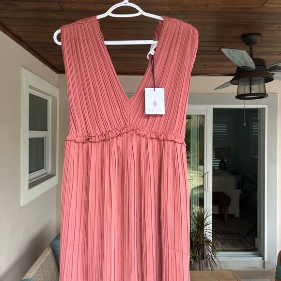 Small rose gold. whiteroom and cactus dress. From Vici. Never worn - Picture 5 of 5